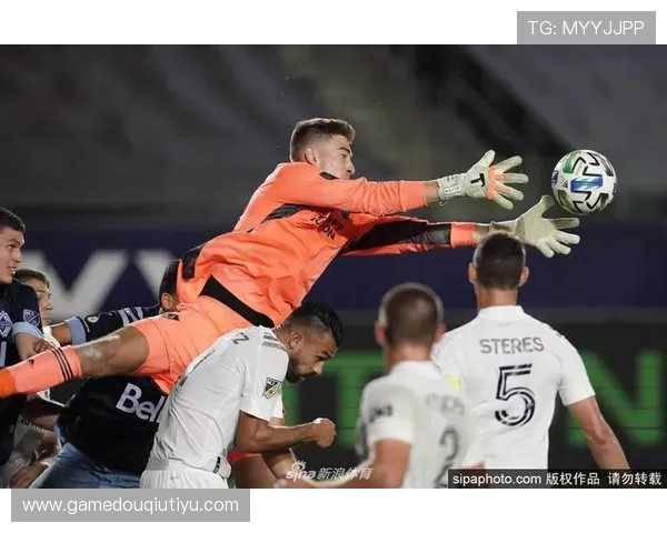 斗球官网直播为足球爱好者打造专业的赛事直播平台提供多角度观看体验